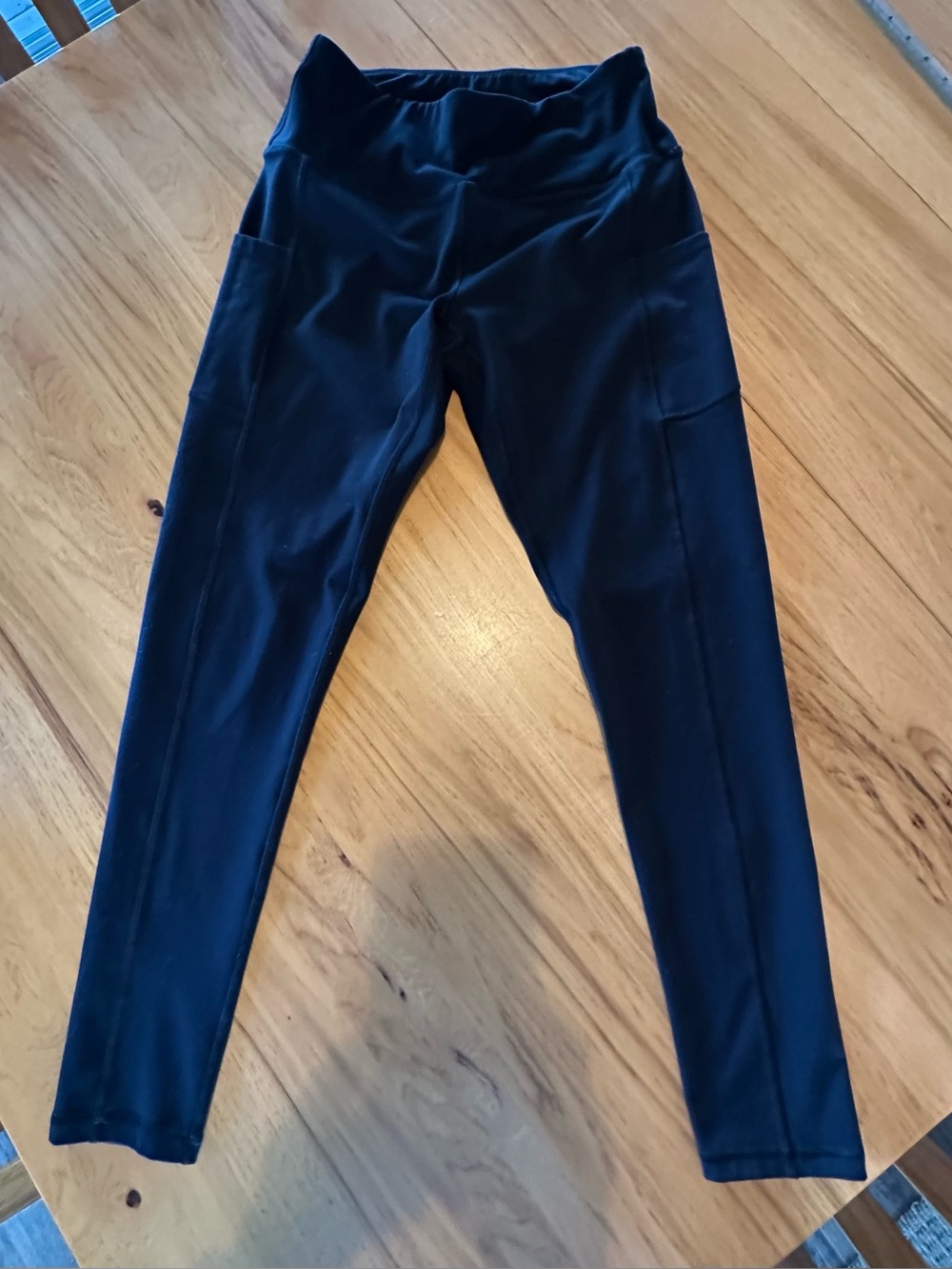 Iuga Black High-Waist Active Leggings with Side Pockets